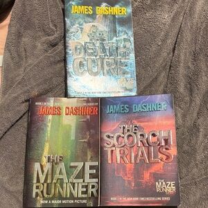 Maze runner and Divergent series